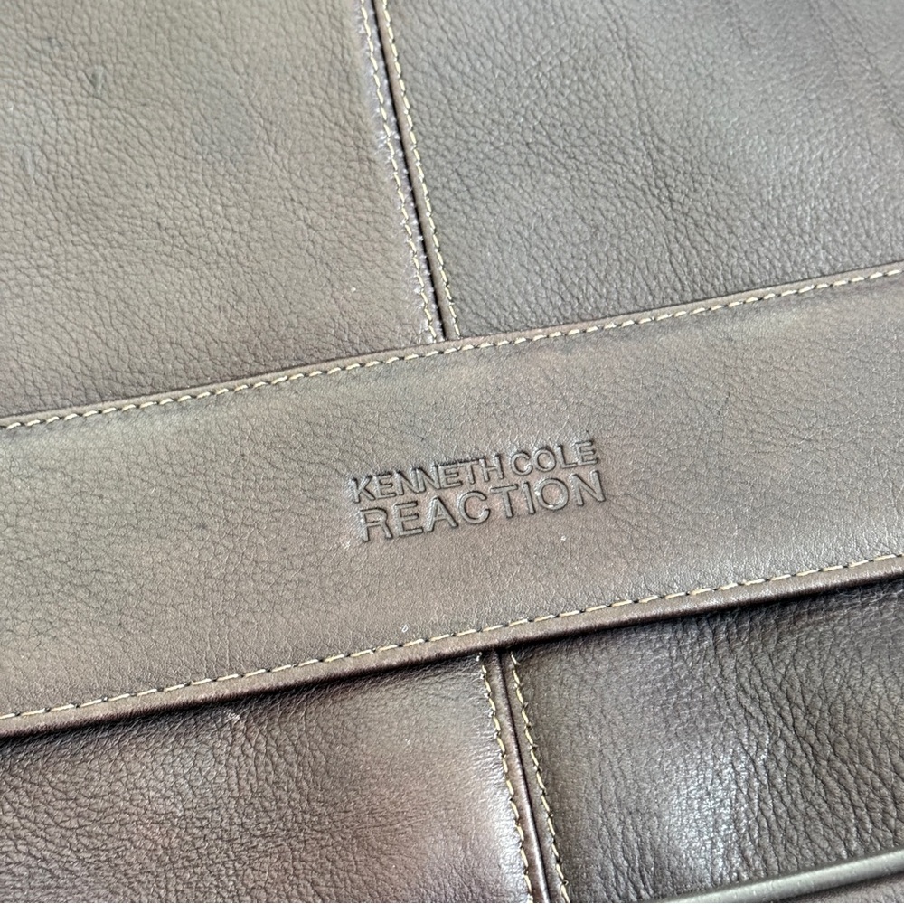 Kenneth Cole Reaction Brown Leather Messenger Bag / Laptop Bag - Picture 3 of 8